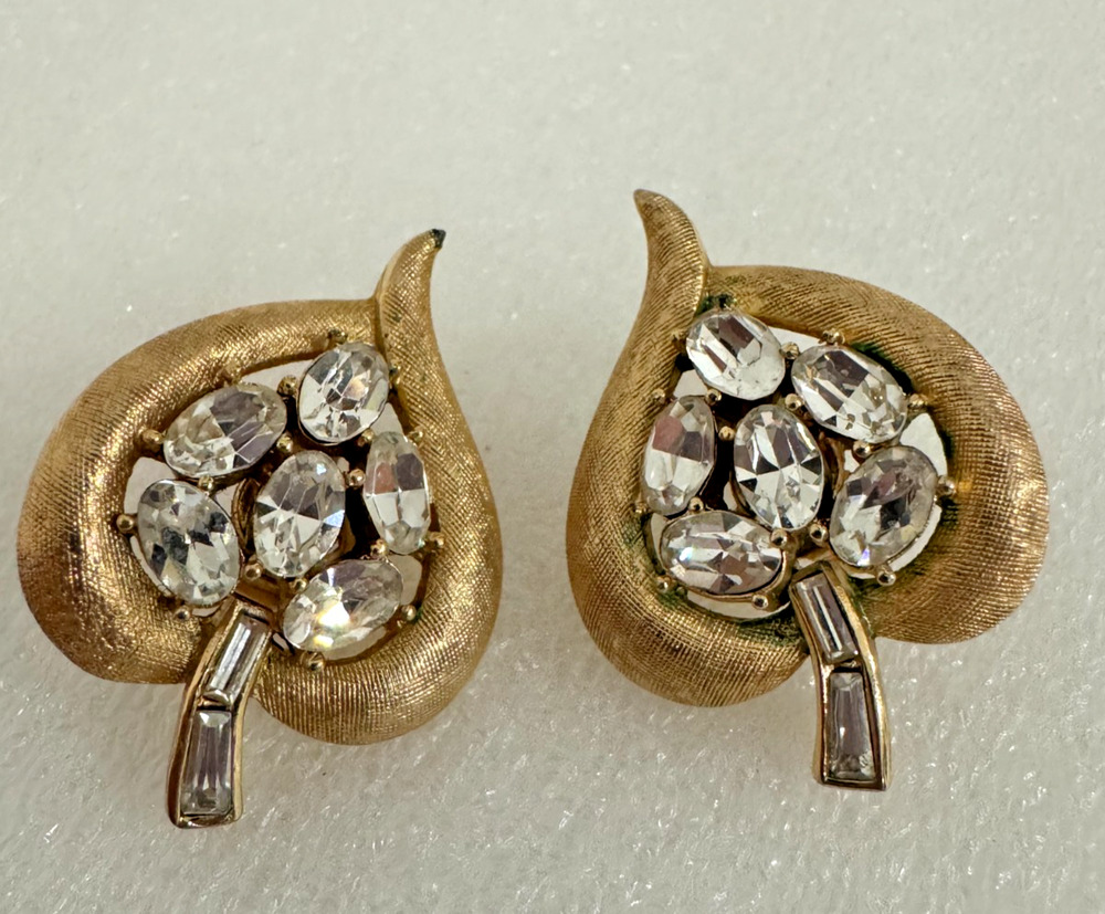 Vintage Brushed Gold Tone Heart Trifari Clip Earrings Clear Large Rhinestones